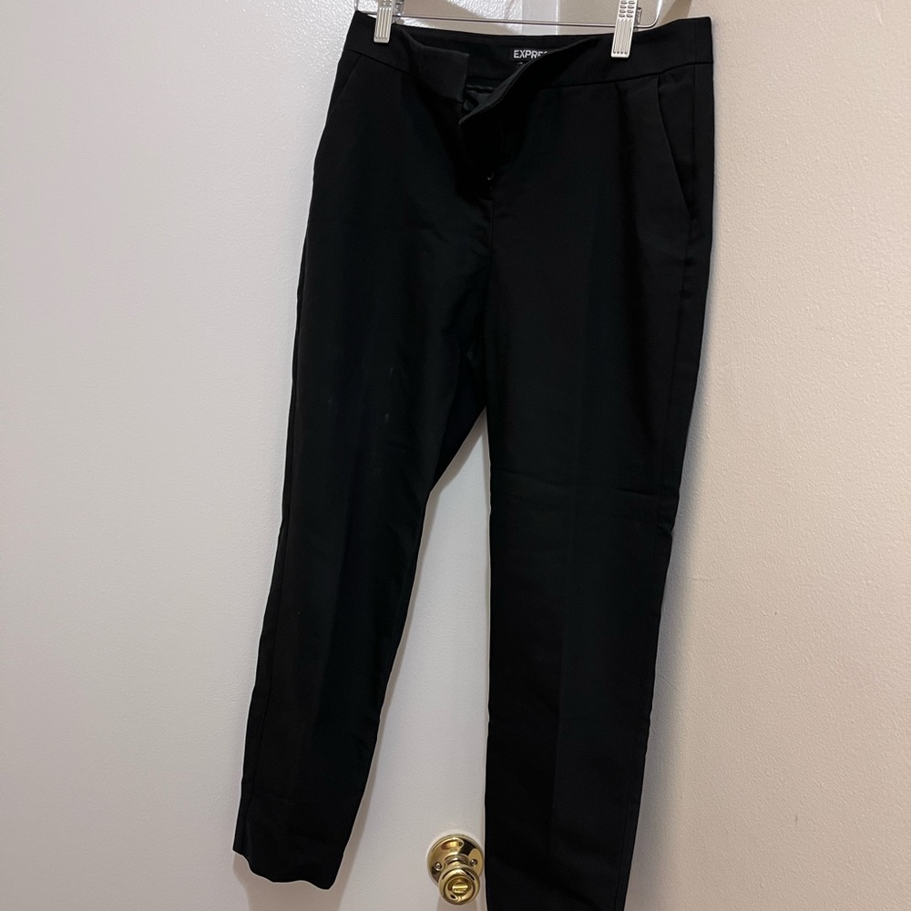 Express like new women’s 2R Columnist pants.